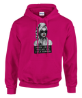 Marilyn Monroe-inspirerad kvinna med solglasögon, rött läppstift, text "Ingen jävel kallar mig lilla gumman" på cerise hoo...