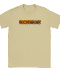 Hamburgare-text i 3D-stil med kött, ost, tomat och sallad på beige t-shirt.