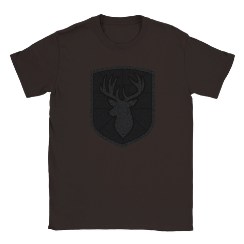 Brun t-shirt med minimalistisk illustration av en hjort och ett rutnät