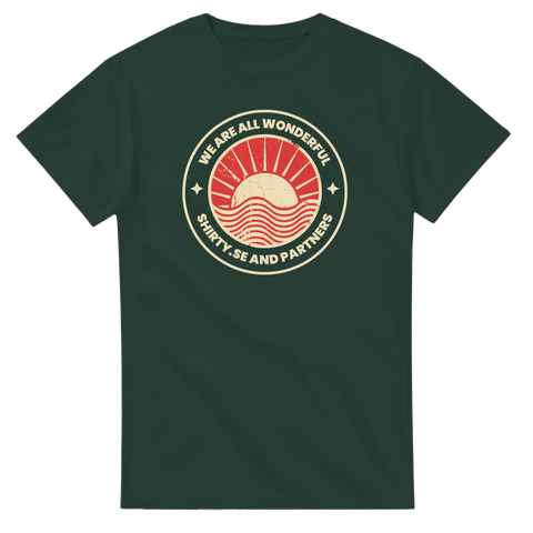 Mörkgrön t-shirt med vintage cirkelmotiv och texten We are all wonderful