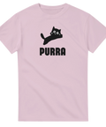 Svart tecknad katt med text "PURRA" på ljusrosa t-shirt.