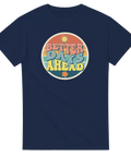 Retro "Better Days Ahead" text i bubbelstil med sol och blomma på marinblå t-shirt.
