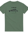 Vintage-inspirerat fiskmotiv på en olivgrön t-shirt – grafisk illustration