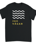 Stilren marin design med vågmönster och gul text på en svart t-shirt