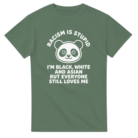 Statement-design med pandahuvud och citat på olivgrön t-shirt