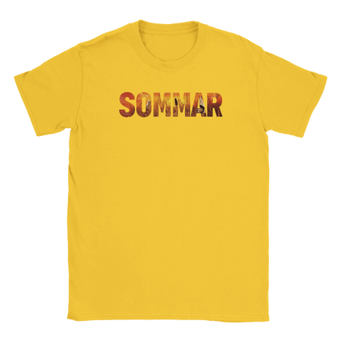 Gul t-shirt med ett varmt och soligt statement-tryck i bokstäverna