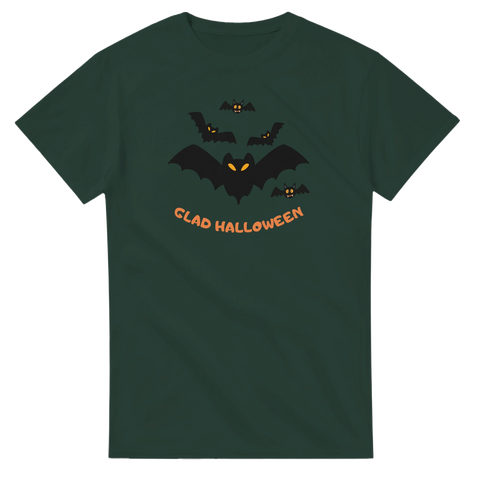 Svart fladdermus-grafik med texten Glad Halloween på mörkgrön t-shirt
