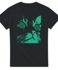 Grafisk illustration av katt med hypnotiska spiralögon på svart t-shirt