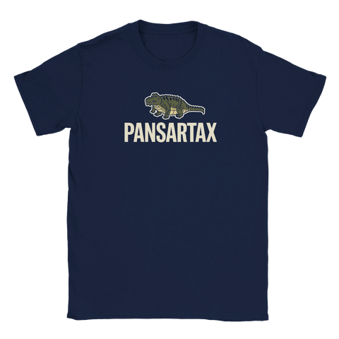 Tecknad pansartax (dinosaurie) och text "PANSARTAX" på marinblå t-shirt.
