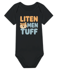 Babybody med lekfull illustration av ett djuransikte och texten Liten men tuff