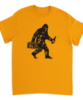 Svart Bigfoot-silhuett med ölflaska och back – humoristiskt tryck