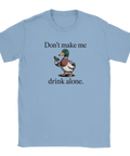 Ljusblå t-shirt med ett provokativt och surrealistiskt ank-motiv