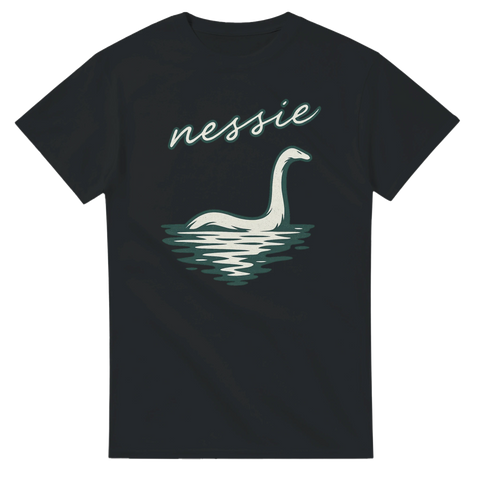Vintage tryck av Loch Ness-monstret i vatten på en svart t-shirt