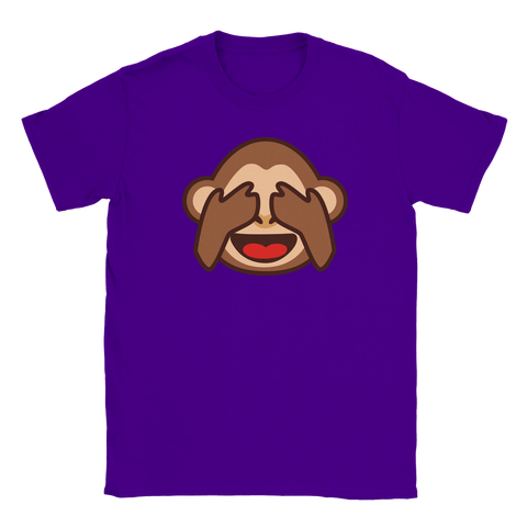 Apan som håller för ögonen emoji på lila t-shirt.