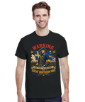Man bär en svart t-shirt med tryck om det stora nordiska kriget