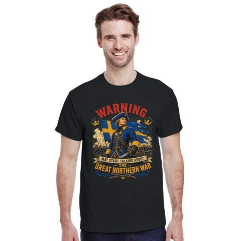 Man bär en svart t-shirt med tryck om det stora nordiska kriget