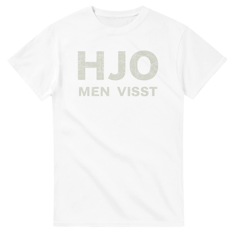 Minimalistiskt vitt tryck med Hjo-motiv på vit t-shirt