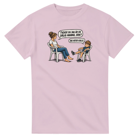 Ljusrosa t-shirt med satirisk text om att vara en dålig mamma