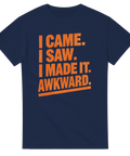 Mörkblå t-shirt med humoristiskt citat om social stelhet i orange tryck