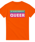 Starkt budskap "Let Me Be Perfectly Queer" på orange t-shirt.