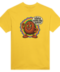 Gul t-shirt med en glad kokosnöt med färgglad bakgrund och texten Våga vara dig själv.