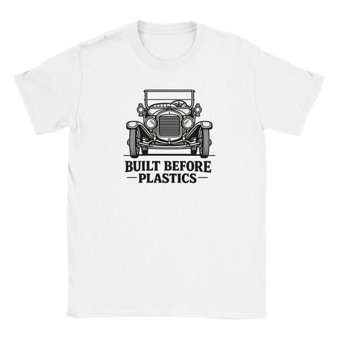 Grafiskt motiv av tidig motorera på vit t-shirt