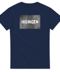 Grafiskt Hisingen motiv med textur på en marinblå t-shirt