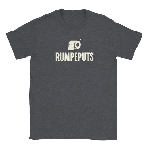 Toalettrulle med texten "RUMPEPUTS" på mörkgrå t-shirt.