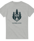 Nordiskt vildmarksmotiv med skog och djur i mörkt tryck – grå t-shirt
