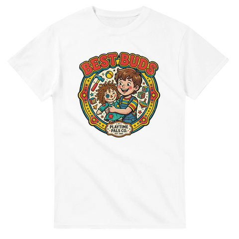 Kultig 90-tals inspirerad design med pojke och docka på vit t-shirt