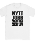 T-shirt med ironisk textdesign om arbetslivet i minimalistisk stil