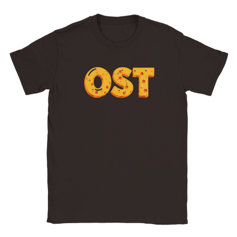 Illustration av ordet OST med ostliknande textur – mörkbrun t-shirt