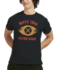 Man bär svart t-shirt med provokativt tryck i retrostil