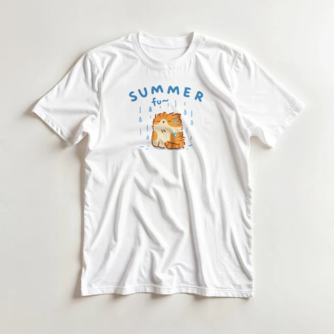 Tecknad orange katt i regn, text "SUMMER FU~", på vit t-shirt.