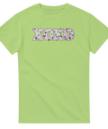 Söt illustration av hjärtfylld XOXO text på en limegrön t-shirt