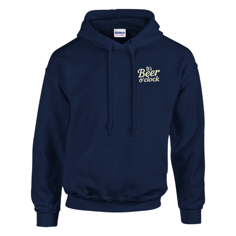 Marinblå hoodie med nostalgisk typografi och ett tydligt statement