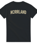 Svart t-shirt med bågformat Norrland-tryck och gransymbol i vintage-stil