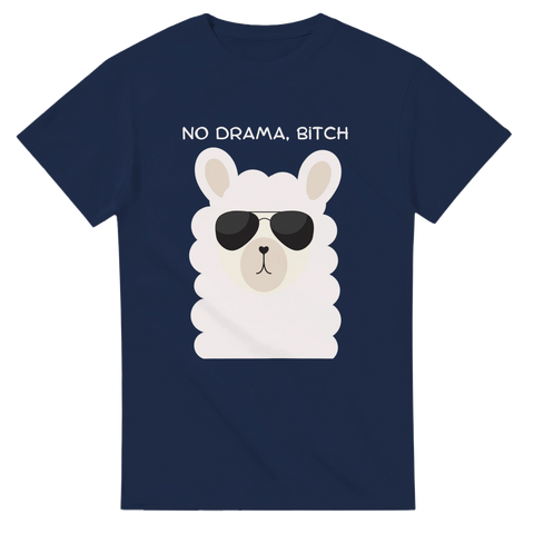 Vit tecknad lama med solglasögon och texten "NO DRAMA, BITCH" på mörkblå t-shirt.
