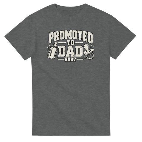 T-shirt med texten Promoted to Dad 2027, napp och nappflaska