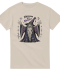 Detaljrik illustration av trollkarl med magiska symboler – grafisk t-shirt i sand