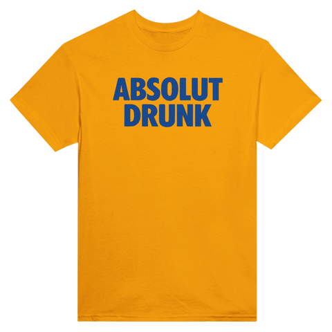 ABSOLUT DRUNK" text i blått på gul t-shirt, satirisk Absolut Vodka-logotyp.