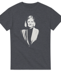 Stilrent porträtt av Magdalena Andersson – politisk merch på grå t-shirt