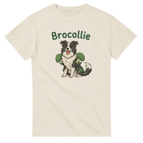 Rolig ordvits med hundmotiv på en krämvit t-shirt för hundälskare