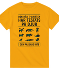 Grafiskt tryck med djurmotiv och mörk humor på en orange t-shirt