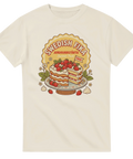 Jordgubbstårta med text "Swedish Fika" i retrostil på krämvit t-shirt.