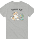 Tecknad orange-vit katt som svalkar sig framför en fläkt, text "SUMMER FUN" på grå t-shirt.