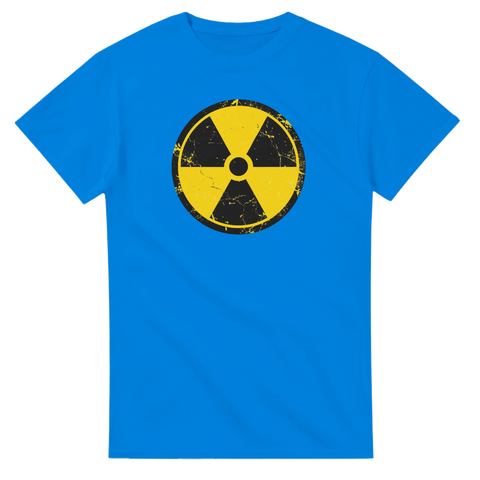 Grafiskt tryck av radioaktivitets-emblem på en blå t-shirt
