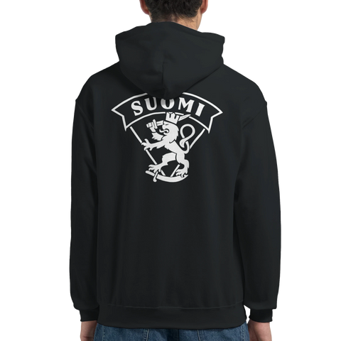 Sisu Finland-tryck med vit lejon-vapensköld och "SUOMI" på svart hoodie.