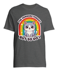 Kawaii-katt med regnbåge och text "THE HORRORS PERSIST BUT SO DO I" på grå t-shirt.