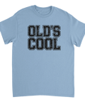 Old's Cool" text i sliten retrostil på ljusblå t-shirt.